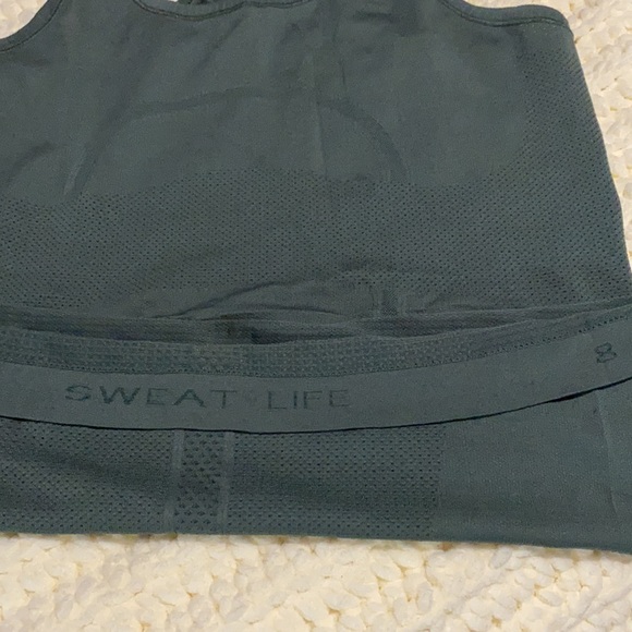Lululemon tank top size 8 - Picture 3 of 3
